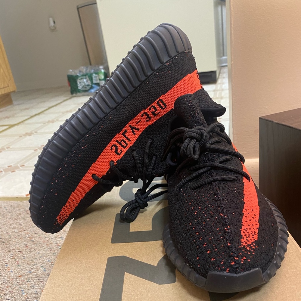 Yeezy boost 350 V2 Core Black red
